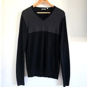 Uniqlo Mens 100% Merino Wool V-neck Sweater Black Gray Size M Light weight